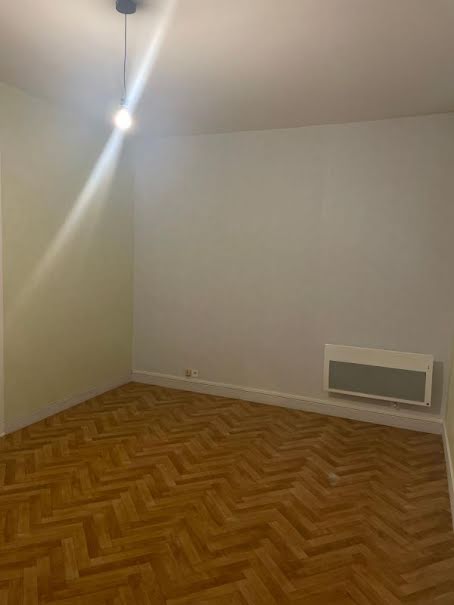 Location  appartement 3 pièces 87 m² à Cosne-Cours-sur-Loire (58200), 490 €