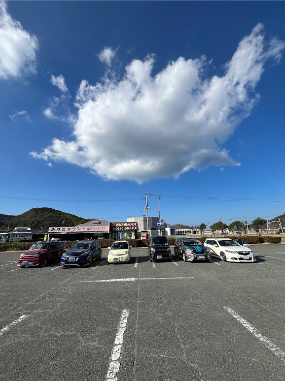 ヴェゼルのヴェゼル ハイブリット・鹿児島・👍️いいね&コメント&フォローありがとうございます。😄😄・オフ会・12月もよろしくお願いしますに関するカスタム事例の投稿画像3枚目