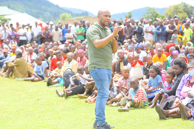 Nyaribari Chache MP Zaheer Jhanda addressing constituents at Nyantugaro