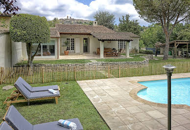 Maison avec piscine et terrasse 1