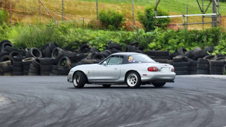 ロードスターのサーキットに行ってきたよ・ドリフト・過給機なんぞ要らんわ・嘘ですやっぱ欲しいです・オーバーヒートさせたのは内緒に関するカスタム事例の投稿画像2枚目