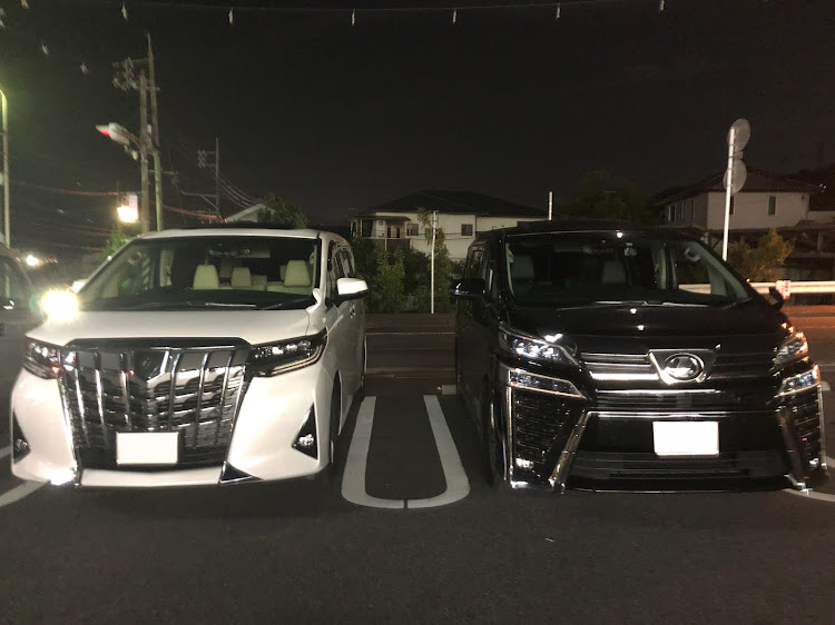 アルファードの30系ヴェルファイア・三眼シーケンシャル・お友達に関するカスタム事例の投稿画像1枚目