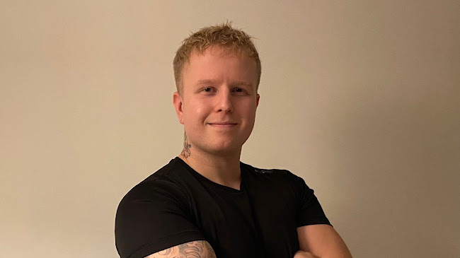 Moi. Mä olen Jesse Sipola, yrittäjä sekä yksi Power Gymin personal trainereista.