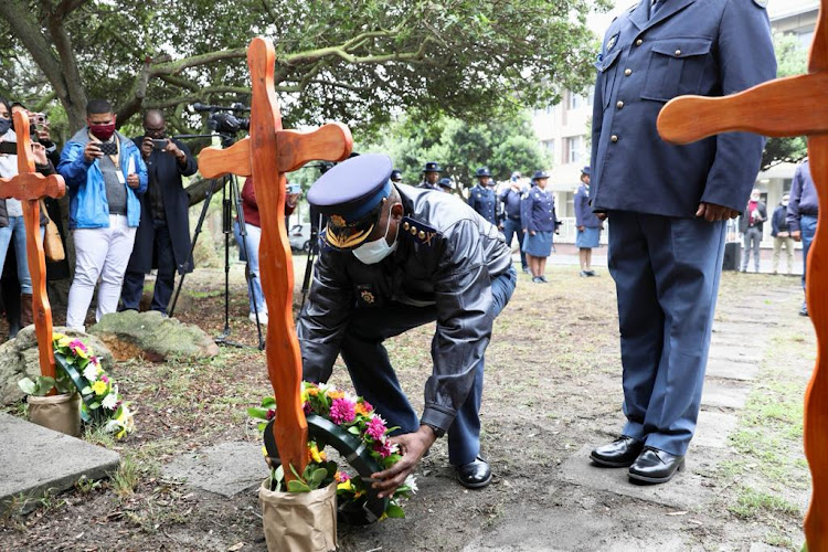 Western Cape police commissioner Lt-Gen Thembisile Patekile lays a wreath at Sea Point police station during a memorial service on May 13 2022 for Const Donay Delano Phillips, who was fatally shot at New Somerset Hospital. File photo.