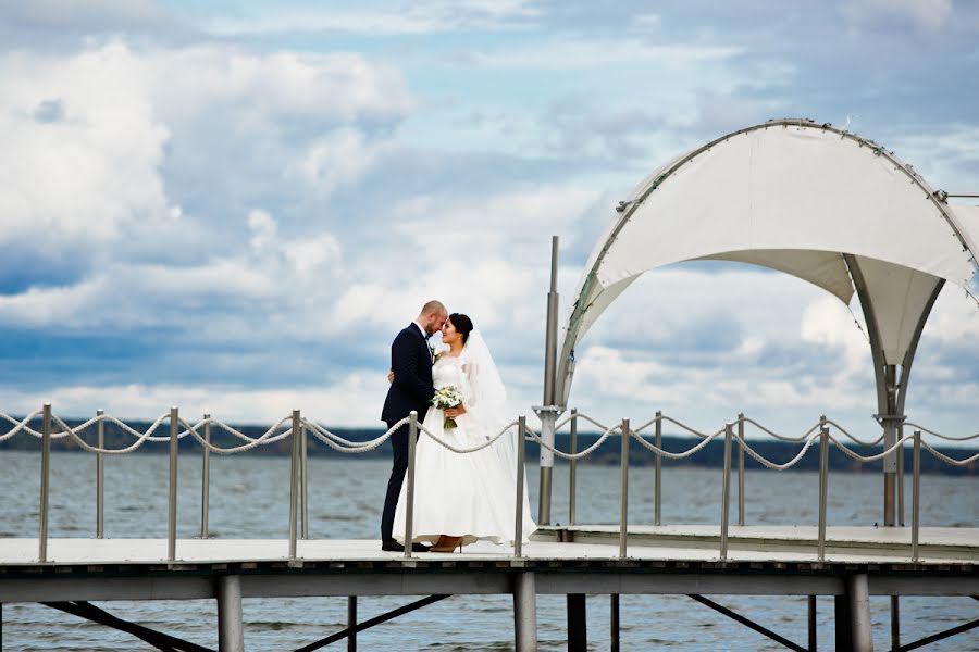 Fotógrafo de casamento Kirill Spiridonov (spiridonov72). Foto de 1 de março 2016