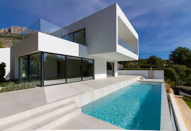 Villa with pool and terrace 3