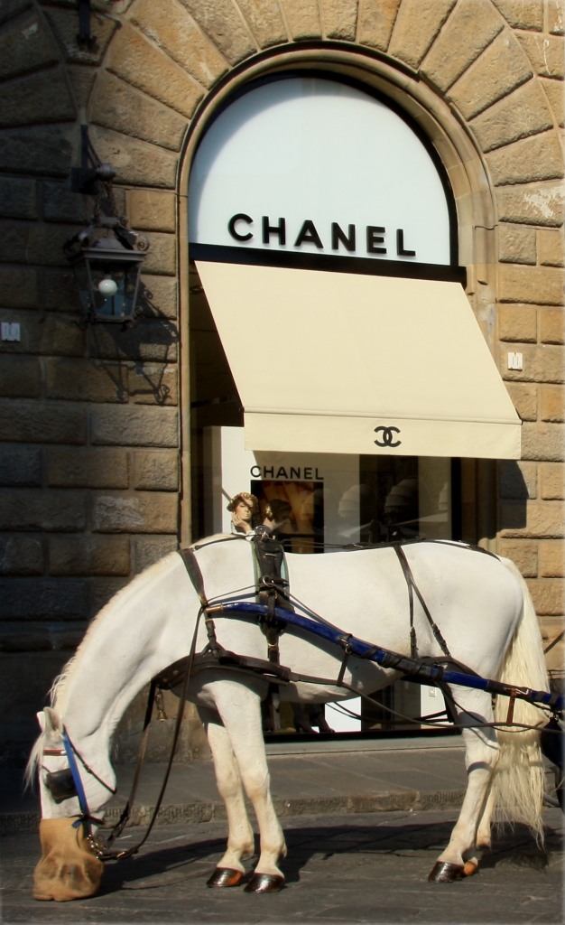 C  C , Chanel  Cavallo di happy