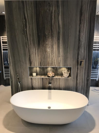 Floor standing bath