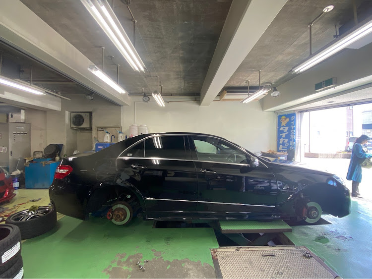 Eクラス セダンのロリンザー・NITTO NT555 G2・タイヤ履き替え・海鮮丼・飯テロに関するカスタム事例の投稿画像3枚目