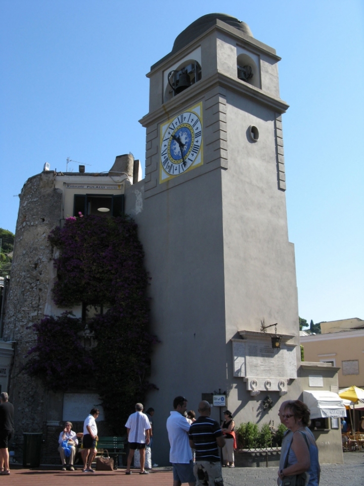 Il famoso campanile di Capri di Contact68