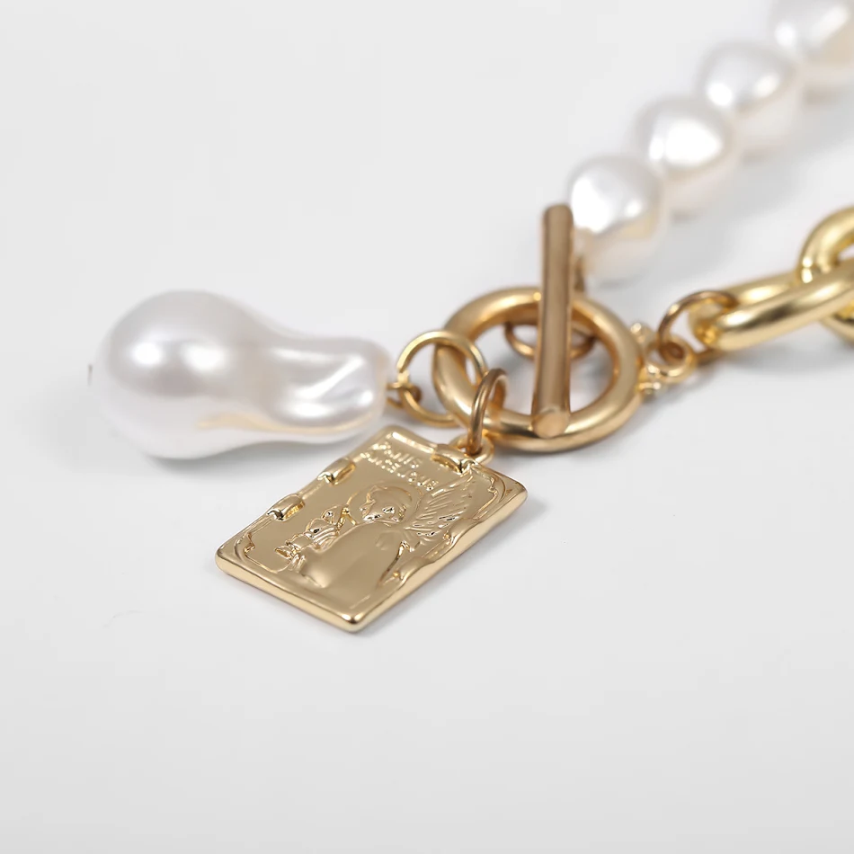 Baroque geometric portrait square necklace