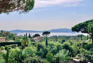 Villa avec piscine et terrasse 2