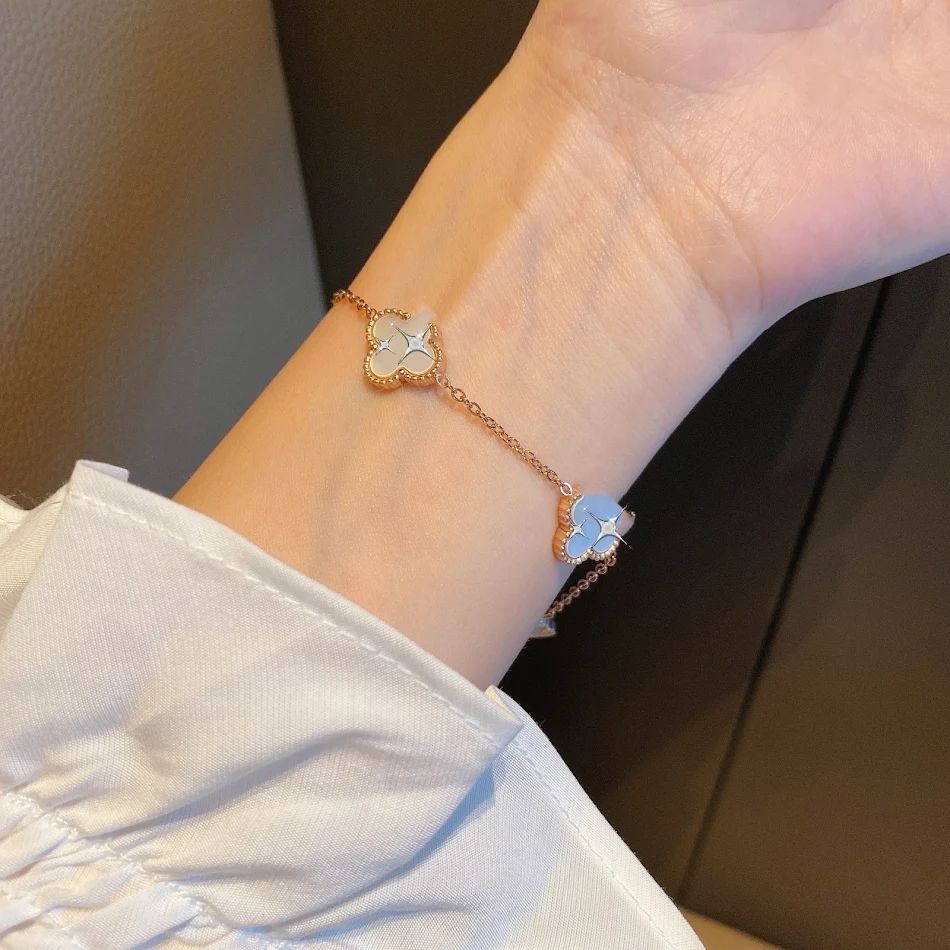 Pulsera de flores de circonitas Micro-set para mujer, temperamento elegante. Un accesorio perfecto para realzar tu estilo y confianza.
