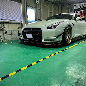 NISSAN GT-R