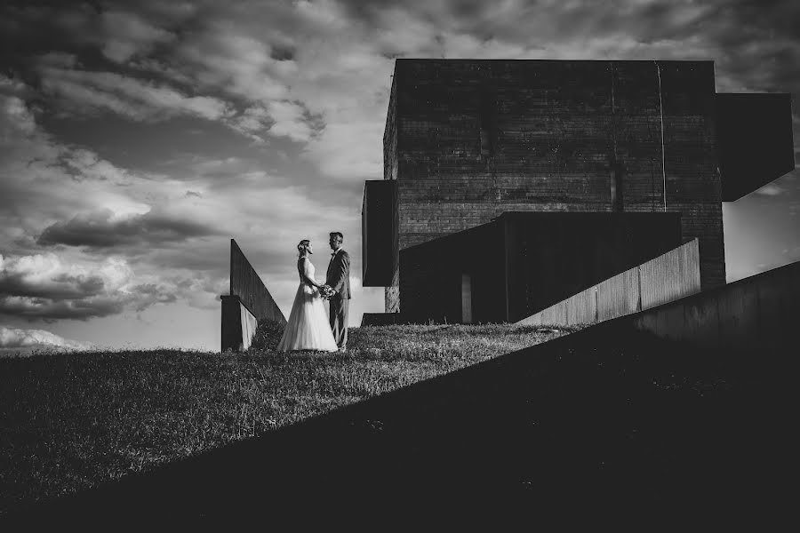 Fotografo di matrimoni Verita Dolgos (blackrainphoto). Foto del 28 settembre 2021