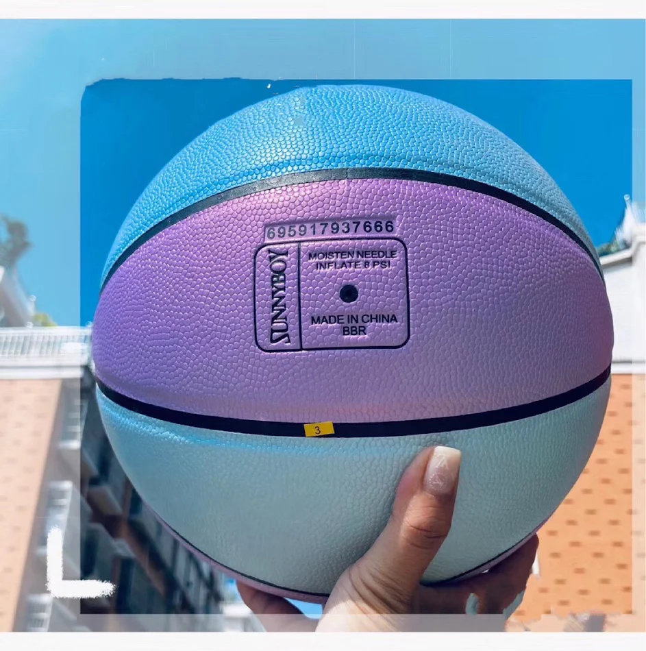 Chameleon Smiley basketbal verandert van kleur. Perfect voor plezier en training. Geniet van een uniek en aantrekkelijk ontwerp voor je wedstrijden.