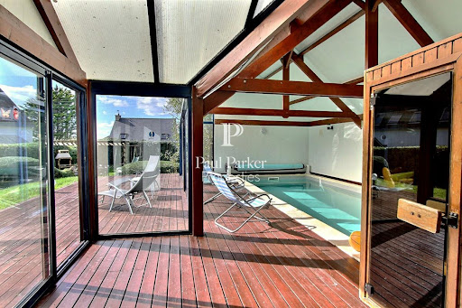 Villa with pool 3