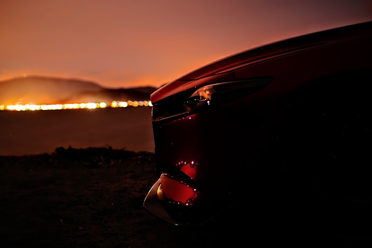 MAZDA3の広島・朝活・投稿の秋・非密兵器・縦構図はいいぞぉ。に関するカスタム事例の投稿画像2枚目