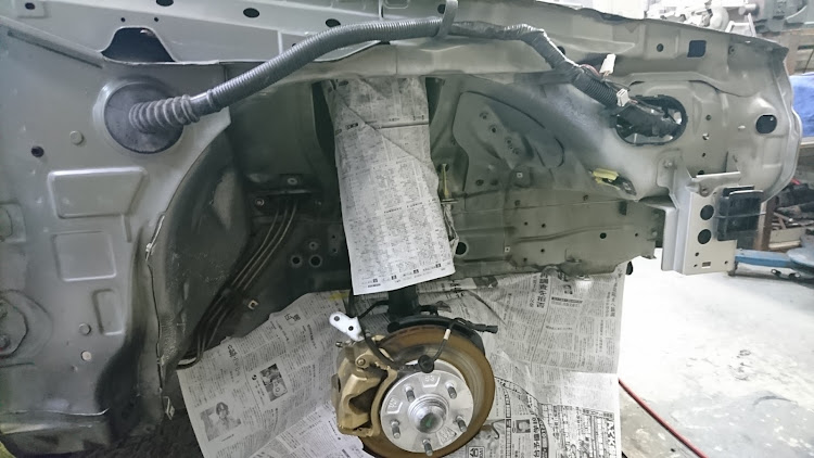 ルーチェのマツダ100周年・DIY・車高調整・フェンダー内部塗装に関するカスタム事例の投稿画像1枚目