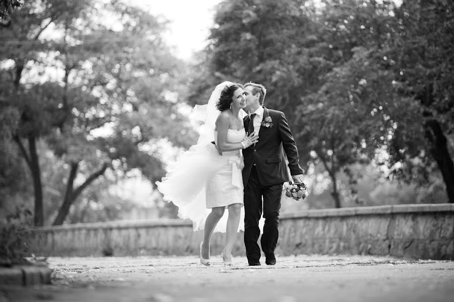 Wedding photographer Yuliya Reznichenko (manila). Photo of 15 January 2014