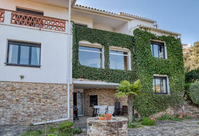 Villa with terrace 8