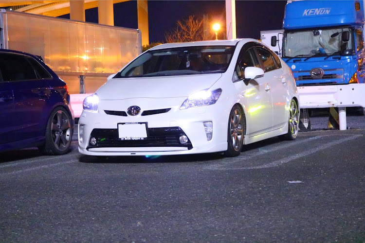 プリウスのプリウス・zvw30・モデリスタエアロ・他車純リム・Sツーリングセレクションに関するカスタム事例の投稿画像1枚目