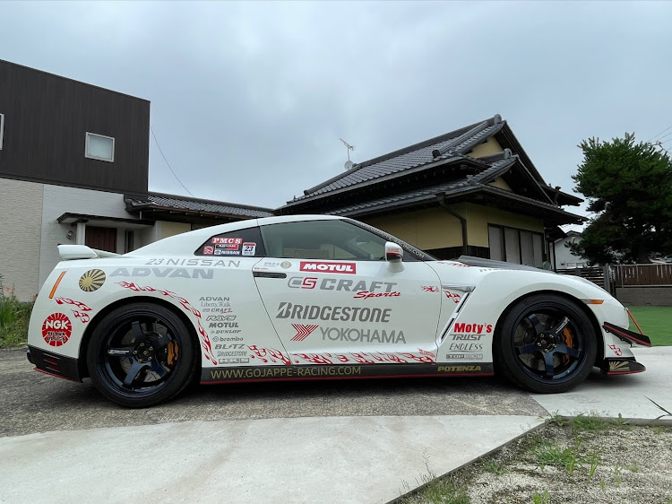 NISSAN GT-Rの爆烈チューニング中😆・ごじゃっぺ感増し増し🤣🤣🤣・カーボン増し増し😍・コネクションロッド取り付け・ファイヤーパターン🔥に関するカスタム事例の投稿画像5枚目