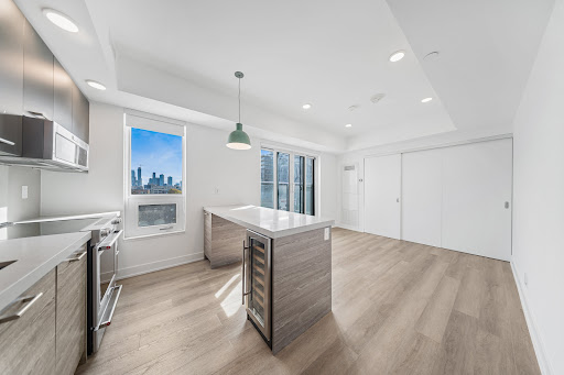 Rent this luxury apartment in Toronto (Canada) with terrace and pool