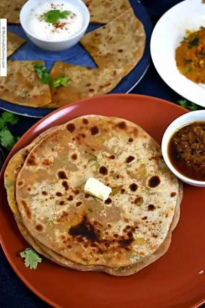 1 Paneer Pyaz Paratha With Curd & Pickle[Pek]