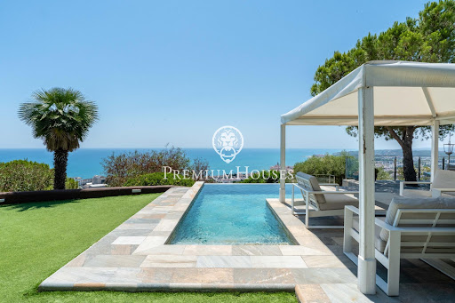 Maison avec piscine et terrasse 2