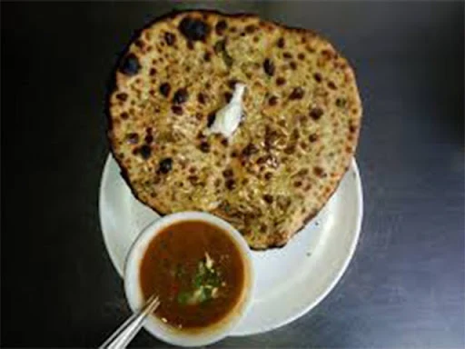 Mutton Keema Paratha With Gravy