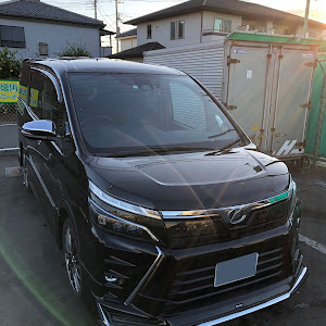 ヴォクシー ZRR85W