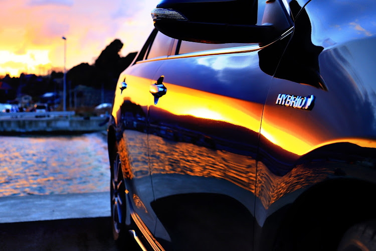 カムリの一眼レフ・夕日と愛車に関するカスタム事例の投稿画像3枚目