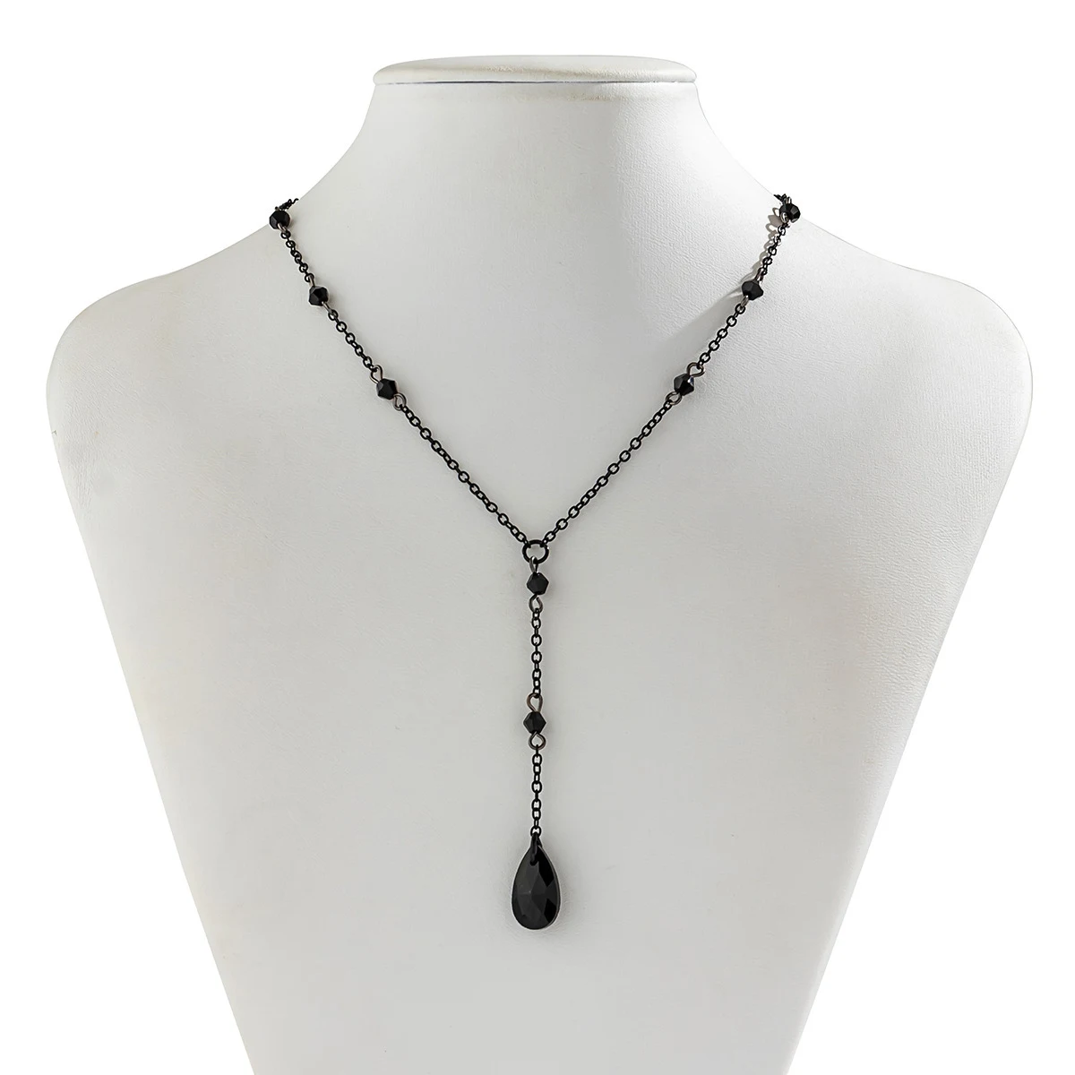 Title 6, Mode ketting met metalen kwastjes en bloederig ...
