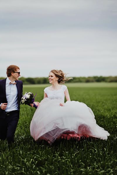 Fotógrafo de bodas Elena Yukhina (ellysmile). Foto del 4 de julio 2019