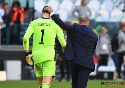 Thibaut Courtois spaart kritiek niet en geeft UEFA en FIFA veeg uit de pan: "Wij zijn géén robots!"