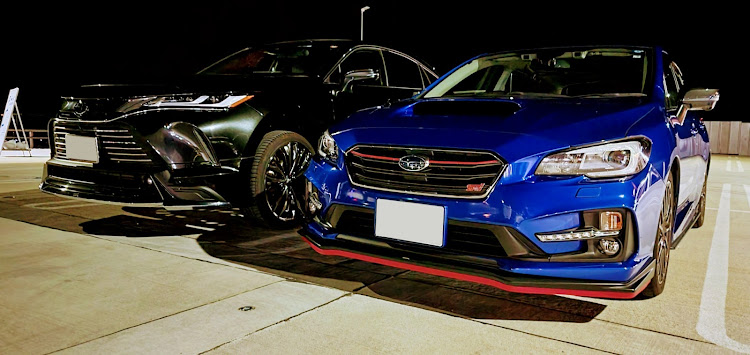 レヴォーグの夜に撮影・レヴォーグSTI・ハリアー80に関するカスタム事例の投稿画像1枚目