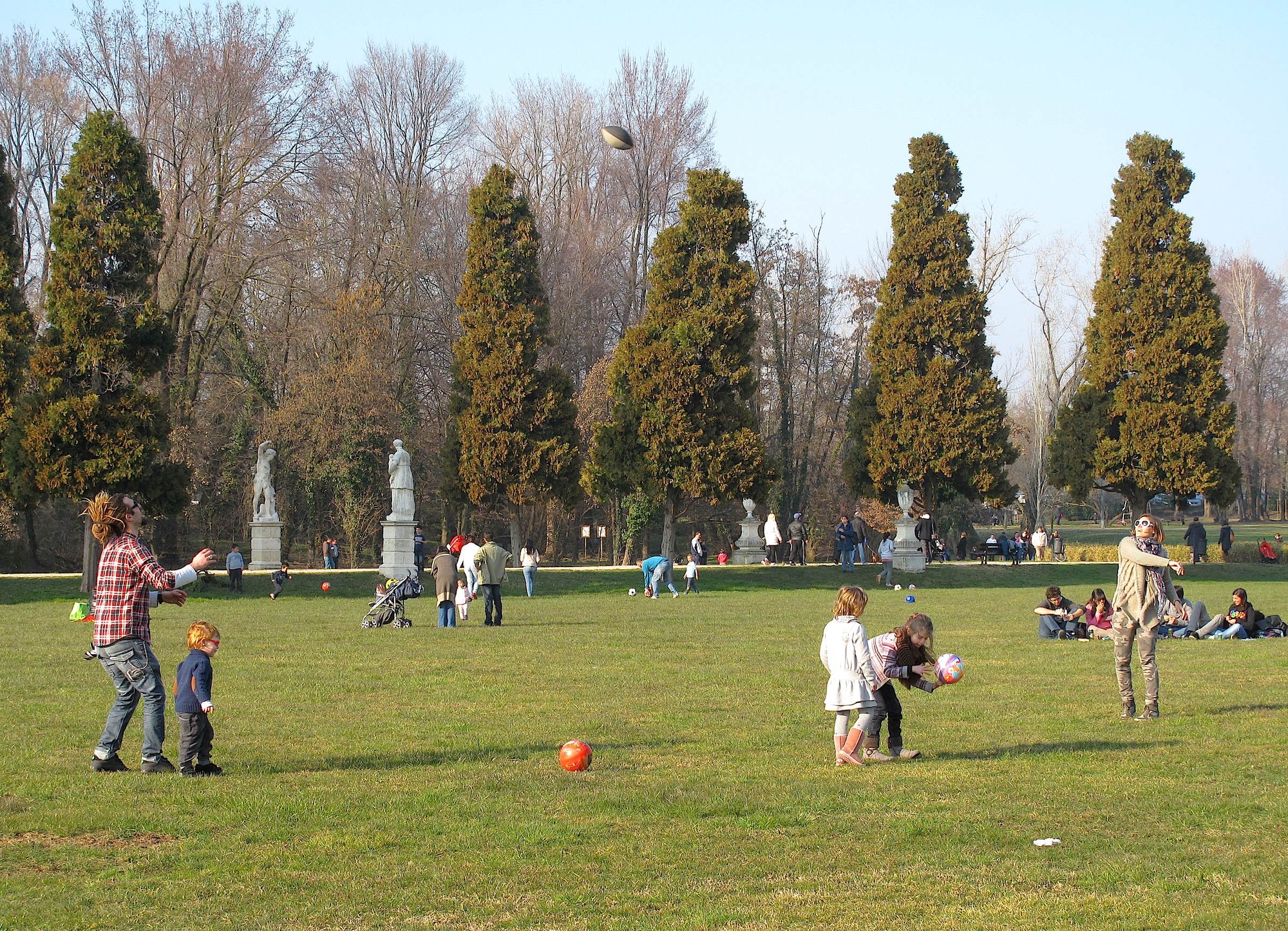 Fioriscono i prati di gente e di giochi... di sangiopanza