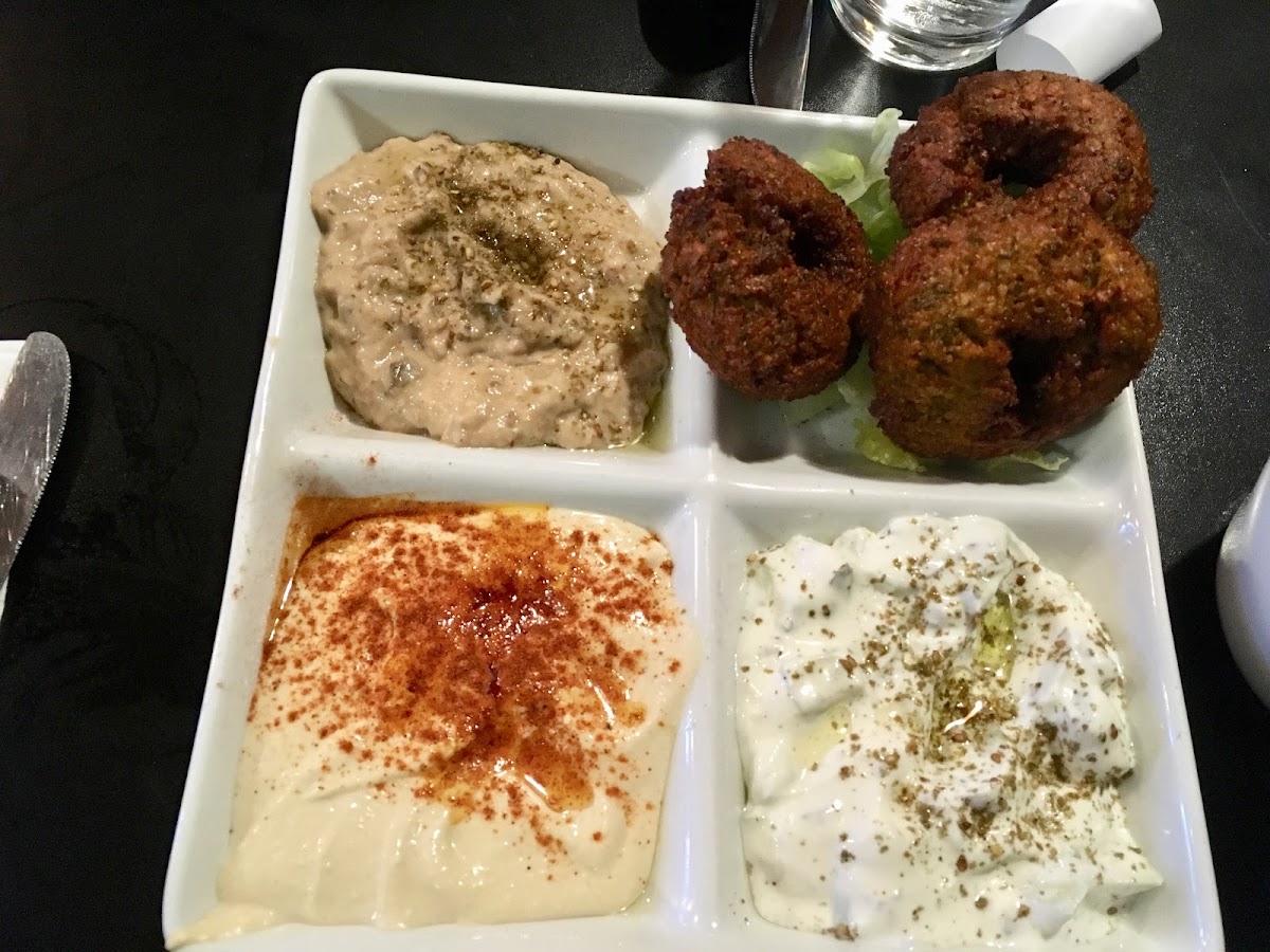 Falafel mezza plate