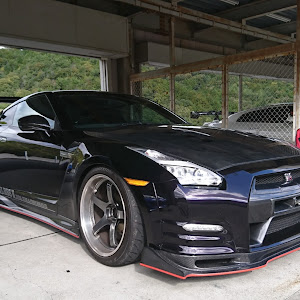 NISSAN GT-R