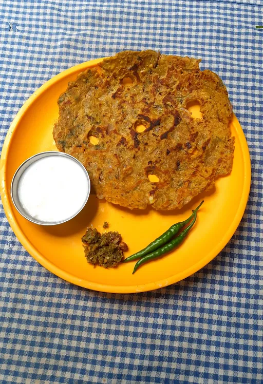 Thalipeeth With Curd