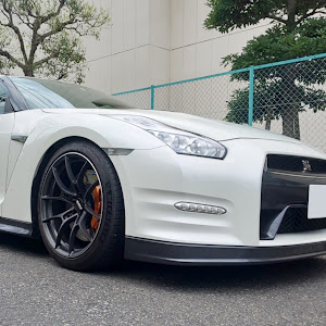 NISSAN GT-R