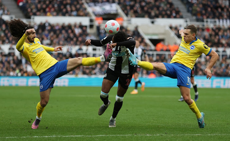 Newcastle United's Joe Willock in action with Brighton's Marc Cucurella and Leandro Trossard