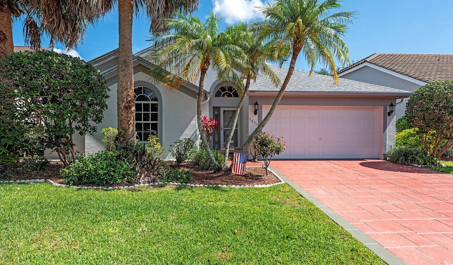 House with pool Naples