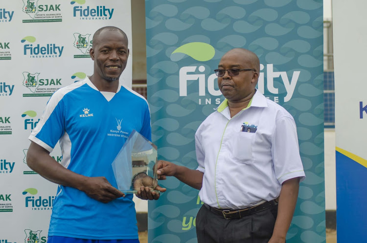 Paul Ogai receives a coach of the month award from Sammy Chirchir, Fidelity Insurance Kisumu branch manager.