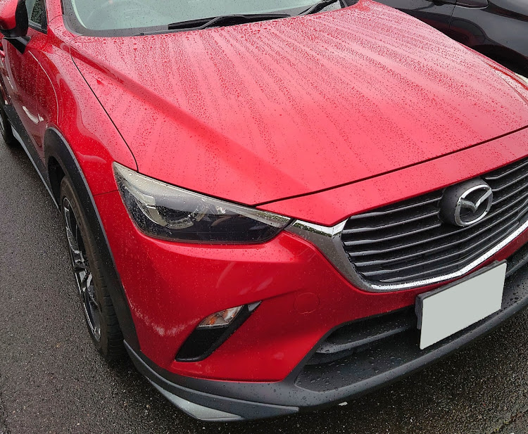 CX-3の雨天のお楽しみ・コロッコロの撥水力😄・CCウォーターゴールド・明日はまた30℃🥵・体調崩しませんように🙏に関するカスタム事例の投稿画像1枚目