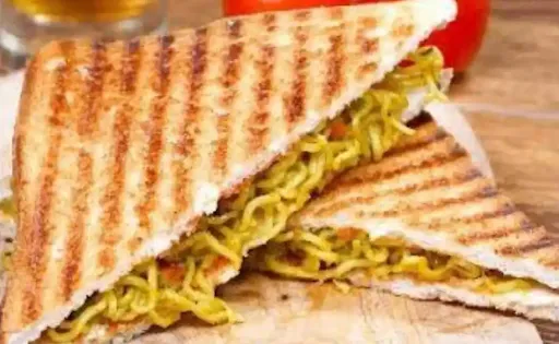 Tandoori Maggie Masala Cheese Sandwich [4 Pieces]