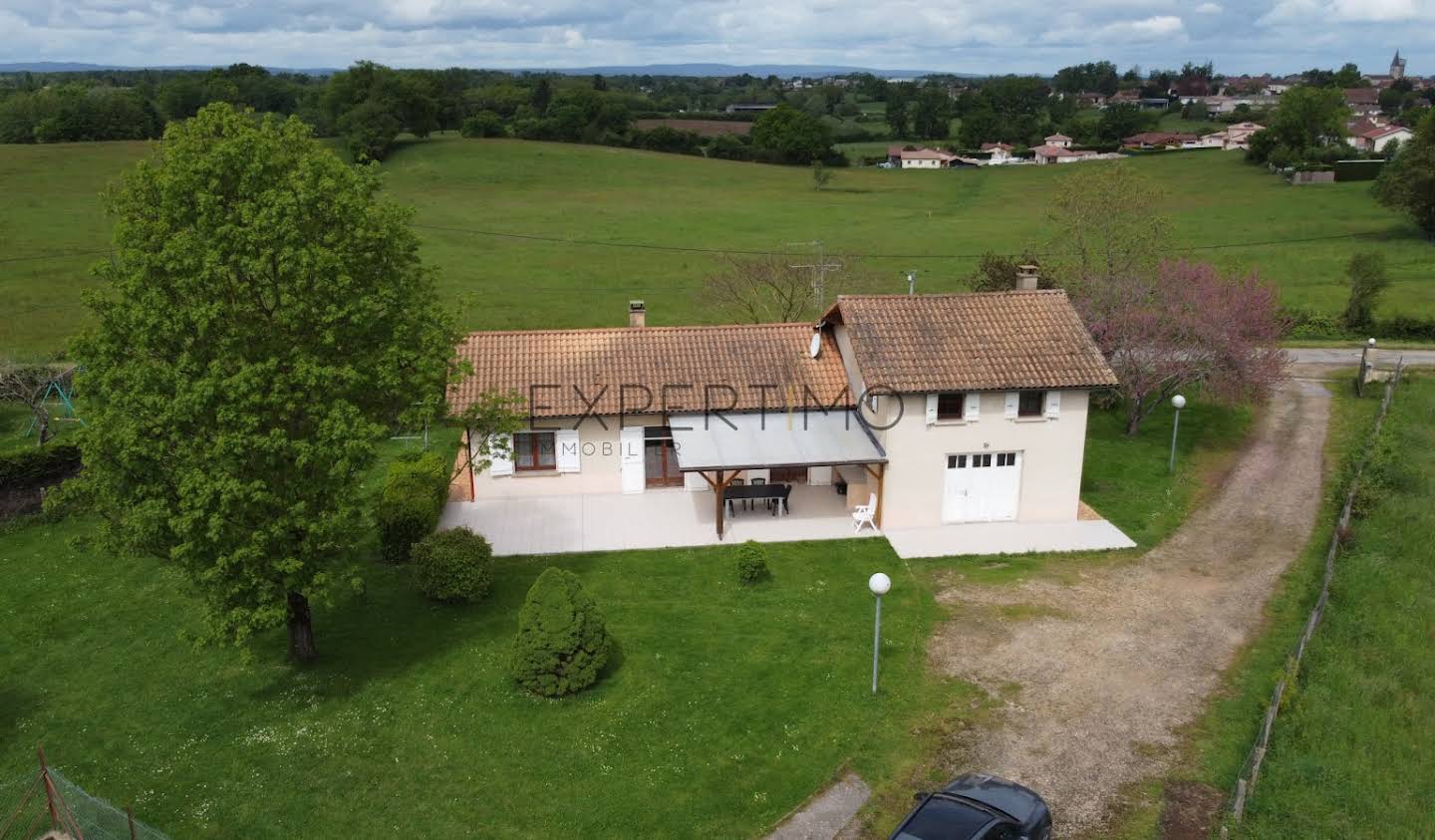 House with terrace Romenay