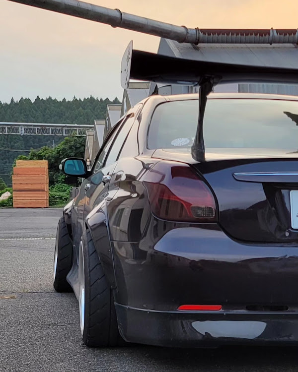 ヴェロッサのシバタイヤ・延長リアアッパー・キャンバーは限りなくゼロへ・ムラ塗装・インチキ板金に関するカスタム事例の投稿画像1枚目