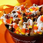 Candy Corn Cookie Crunch was pinched from <a href="https://www.facebook.com/photo.php?fbid=281329488635123" target="_blank">www.facebook.com.</a>